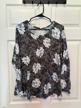 Floral Long-Sleeve Scoop Neck Top in Black and Light Blue